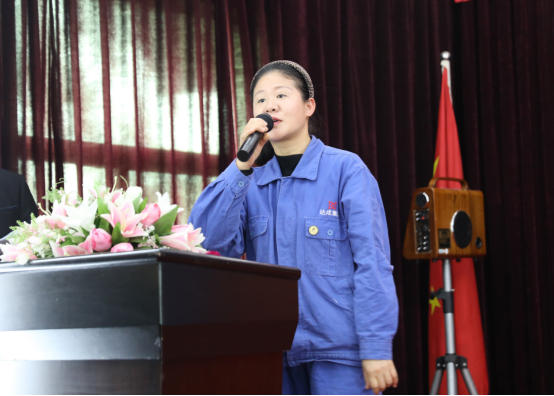 1651822374497365.png 江西達(dá)成工業(yè)集團(tuán)有限公司2022年度勞動(dòng)模范表彰大會(huì)667.png